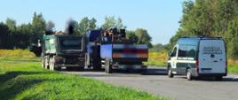 Funkcjonariusze mazowieckiej Inspekcji Transportu Drogowego zakazali kierowcy dalszej jazdy z miejsca kontroli do czasu usunięcia ujawnionych naruszeń. Oznaczało to konieczność przeładowania nadmiaru przewożonego suchego betonu towarowego na inny pojazd ciężarowy.