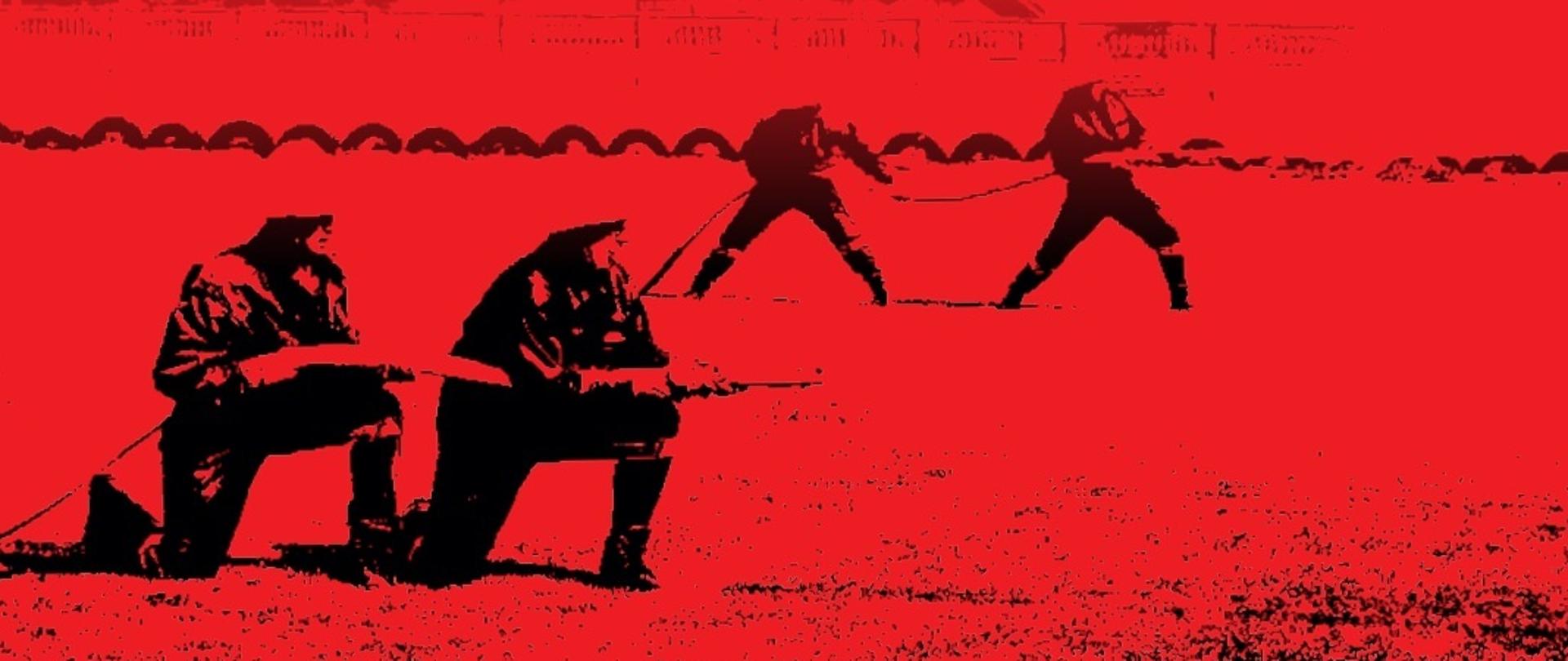 Zdjęcie w czerwieni przedstawia strażaków z wężami, trzymających prądownice 