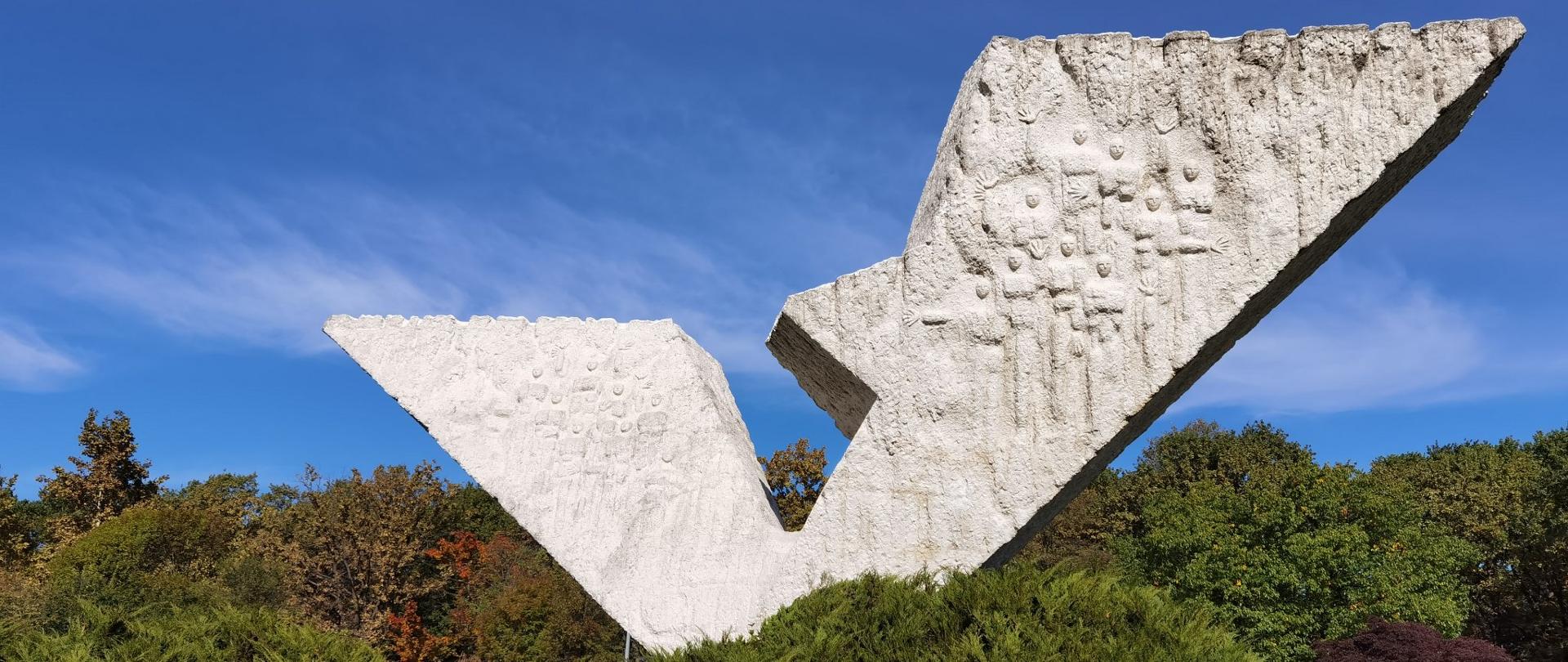 Udział w ceremonii upamiętnienia prawie 3000 ofiar rozstrzelanych przez niemieckich okupantów w październiku 1941 r. był głównym powodem wizyty Ambasadora RP w Kragujewacu.