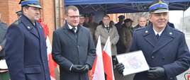 Uroczystość wprowadzenia do służby nowego wozu strażackiego