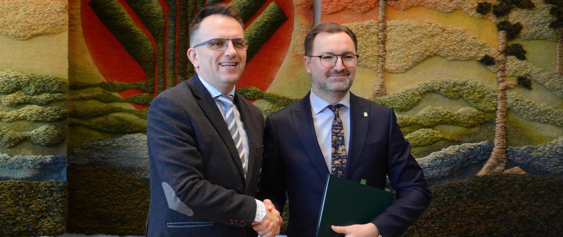 Uroczystość podpisania umowy o dofinansowanie przez NFOŚiGW projektu Instytutu Ochrony Środowiska - Państwowego Instytutu Badawczego - Kampania edukacyjno-informacyjna w tematyce biogazu/ biometanu w Polsce.