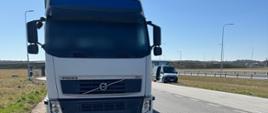 Kontrolowany pojazd podczas kontroli na punkcie kontrolnym opolskiej Inspekcji Transportu Drogowego