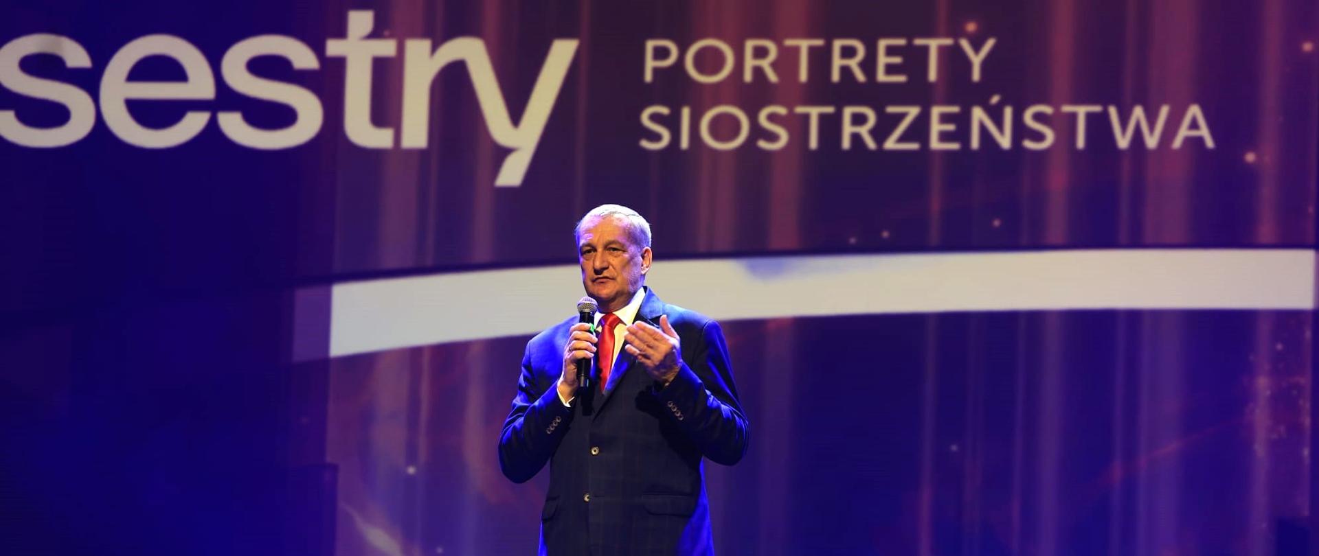 Wiceminister Wiesław Szczepański na gali nagród „Portrety Siostrzeństwa”