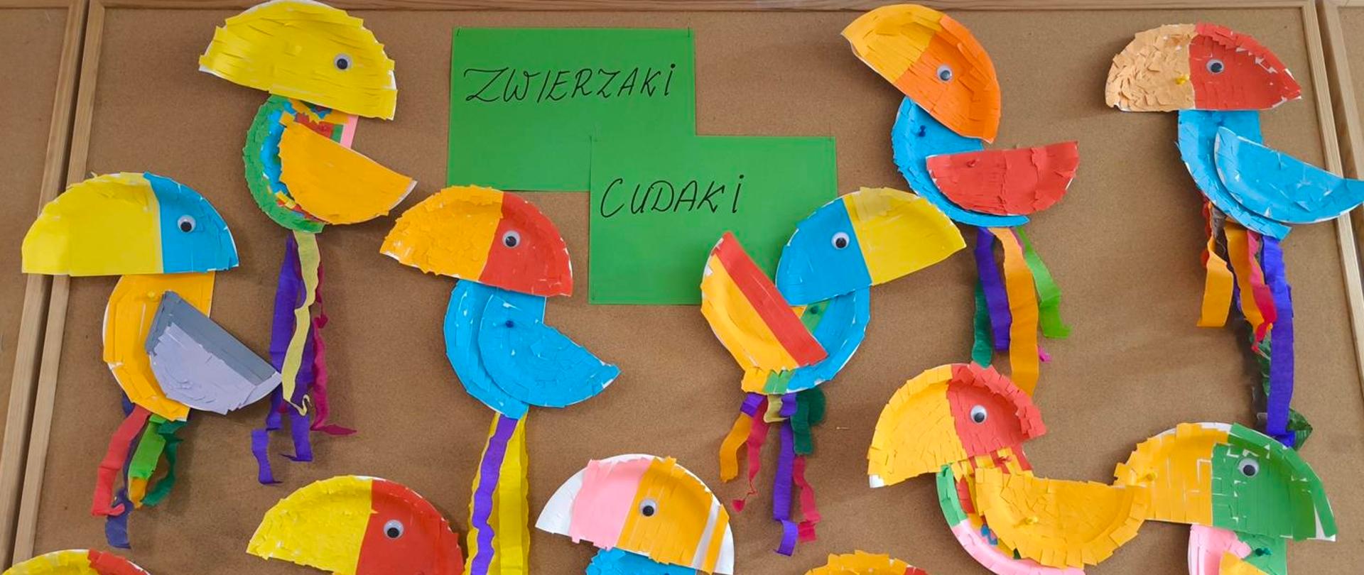 Dzieci wytwarzają zwierzaki-cudaki