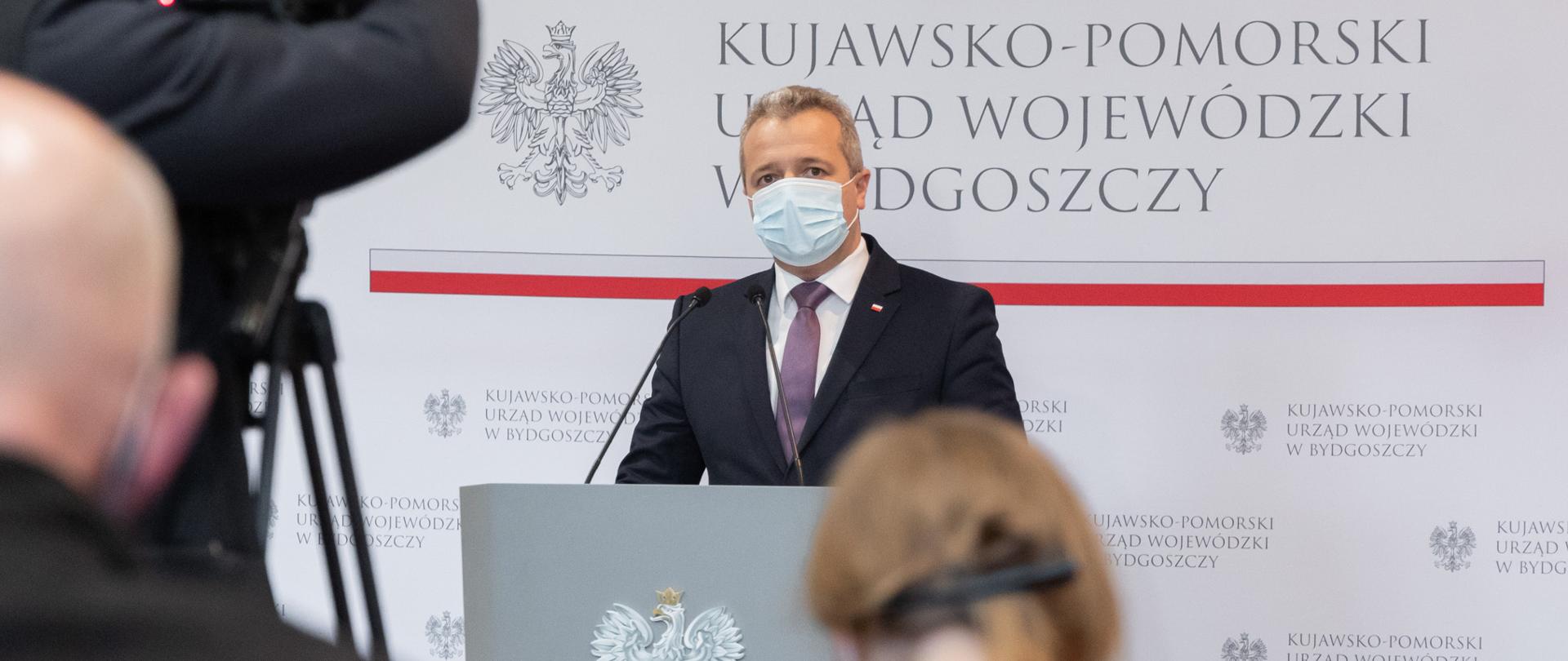 Wojewoda podczas konferencji prasowej poświęconej zaprezentowaniu wyników konkursu Rosnąca Odporność w województwie kujawsko-pomorskim.