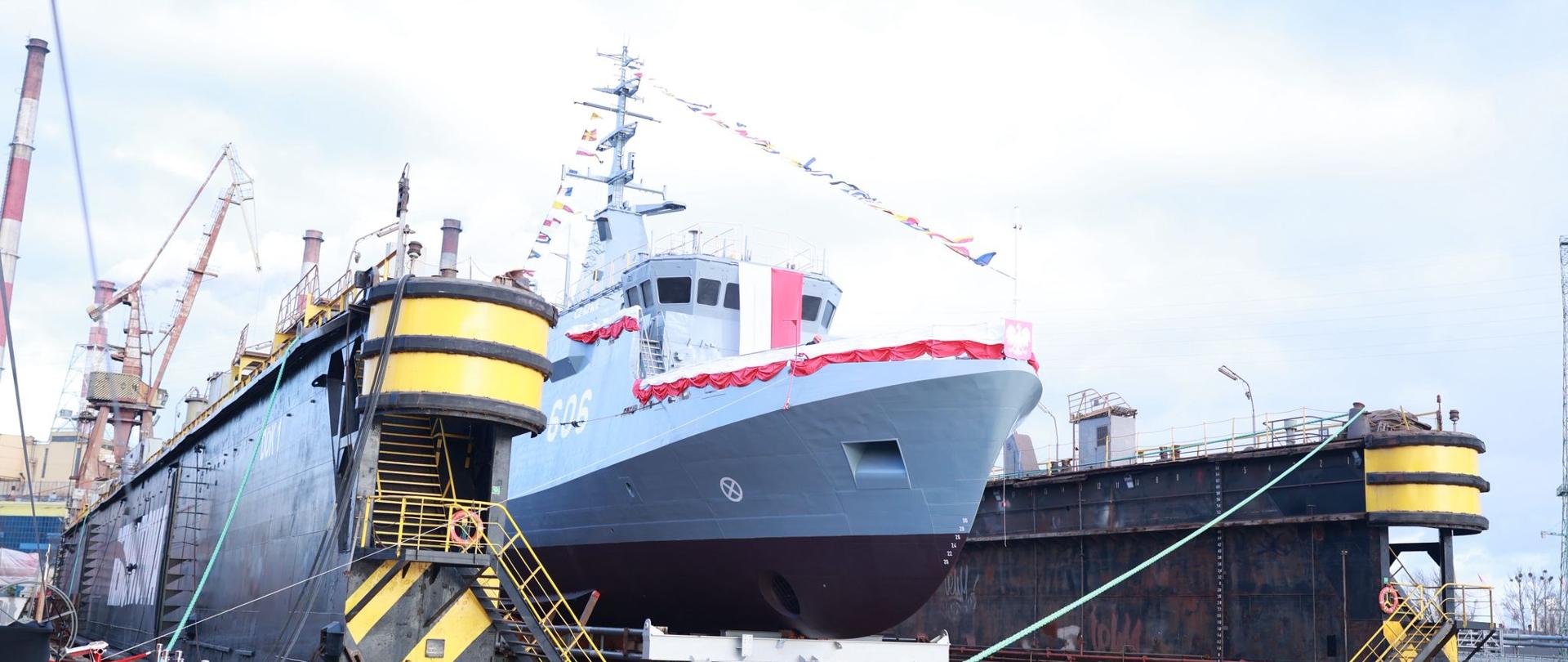 W czwartek (11 grudnia br.) w stoczni Remontowa Shipbuilding S.A. należącej do Grupy Kapitałowej REMONTOWA HOLDING S.A. w Gdańsku, wicepremier, minister obrony narodowej Władysław Kosiniak-Kamysz uczestniczył w uroczystości chrztu i wodowania szóstego z serii niszczyciela min typu Kormoran II.