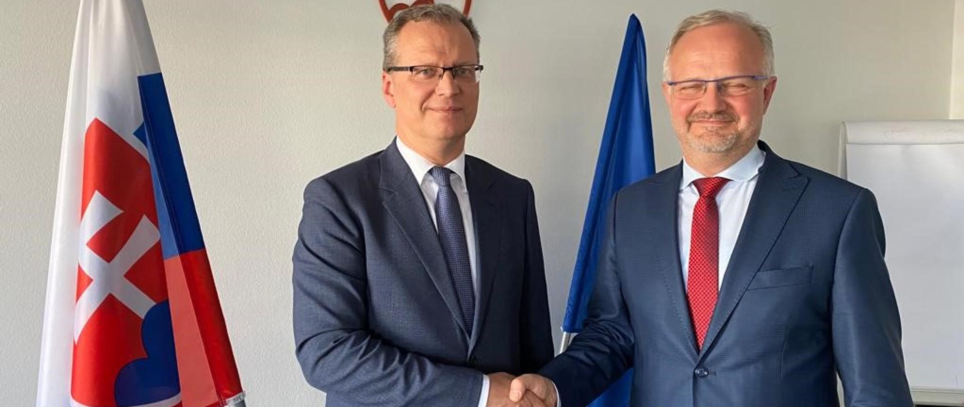 Veľvyslanec PR Krzysztof Strzałka a štátny tajomník Ministerstva hospodárstva SR Peter Švec