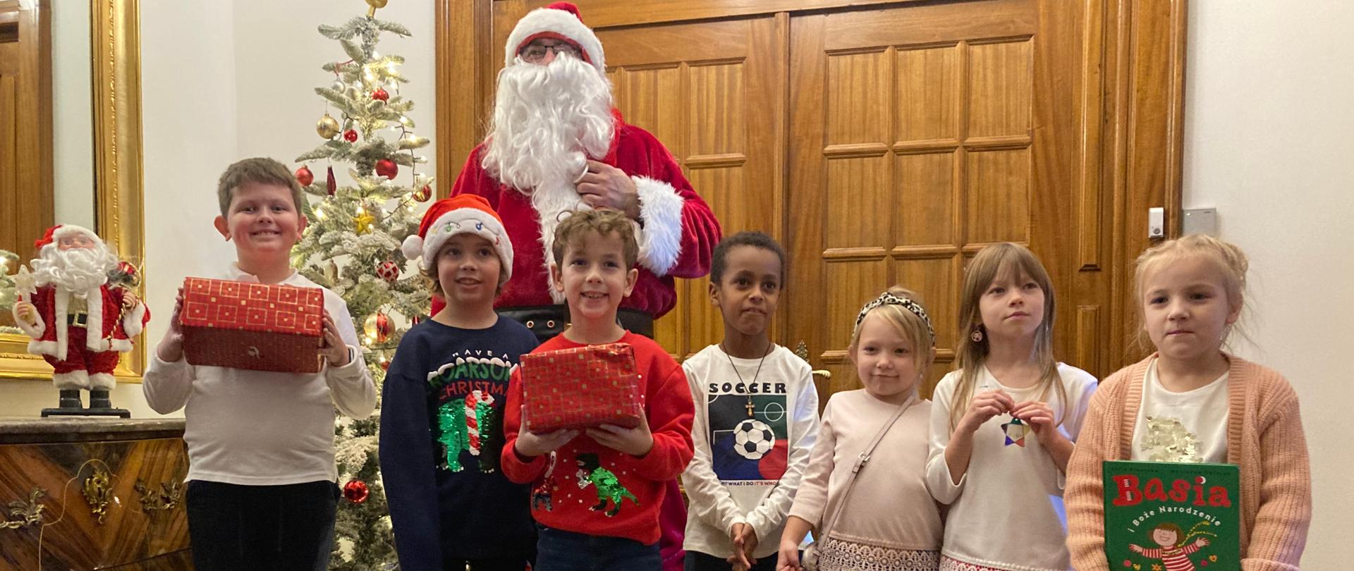 Spotkanie Świętego Mikołaja z najmłodszymi Polakami w Alzacji.