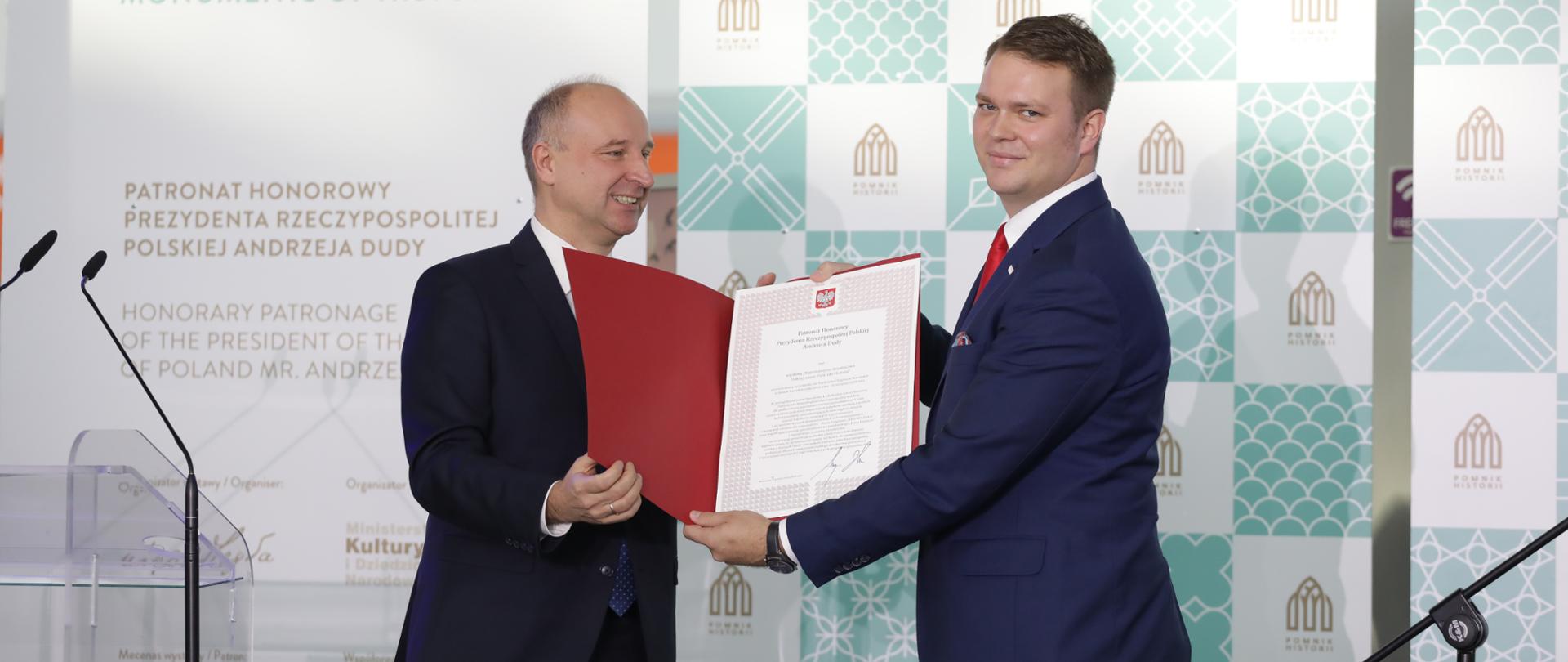 Pomniki Historii na niezwykłej wystawie na Lotnisku Chopina, fot Danuta Matloch 