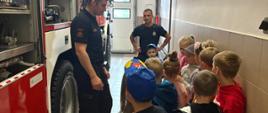 Na zdjęciu dzieci z przedszkola przy SP im. Marii Skłodowskiej-Curie w Stępowie podczas pogadanki w Komendzie Powiatowej PSP w Rypinie