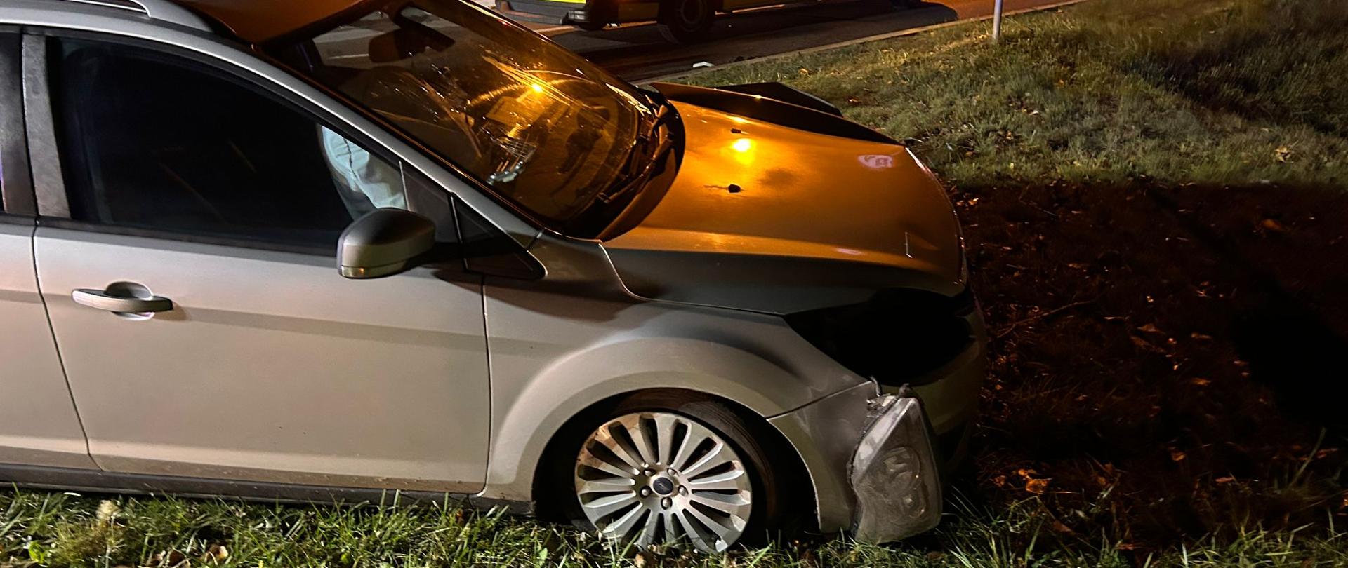 Samochód osobowy po wypadku drogowym