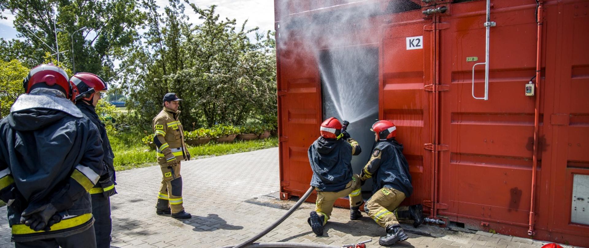 Ćwiczenia z zakresu gaszenia pożarów wewnętrznych