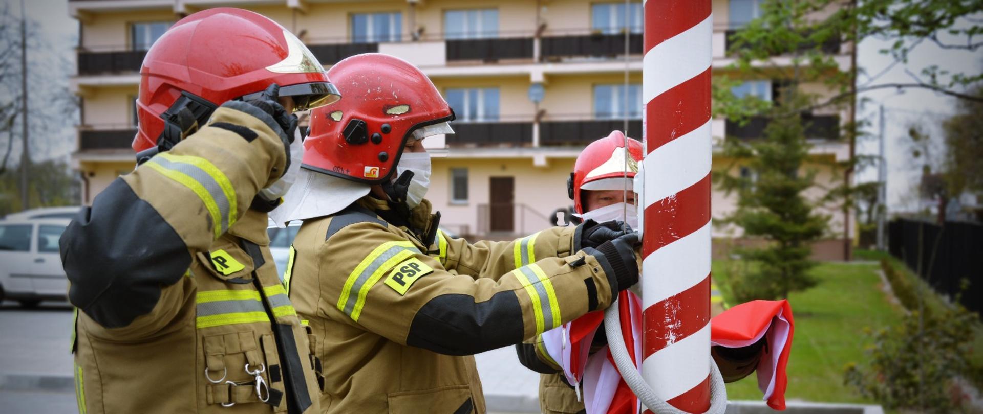 Uroczyste podniesienie flagi