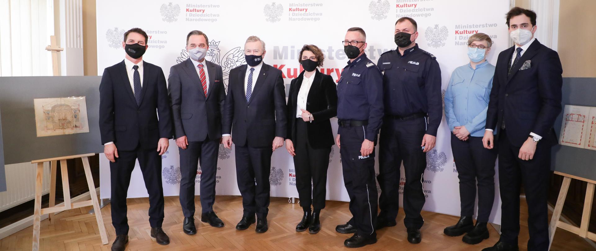 Dziewiętnastowieczne rysunki łódzkiej synagogi powróciły do zbiorów Archiwum Państwowego w Łodzi, fot. Danuta Matloch