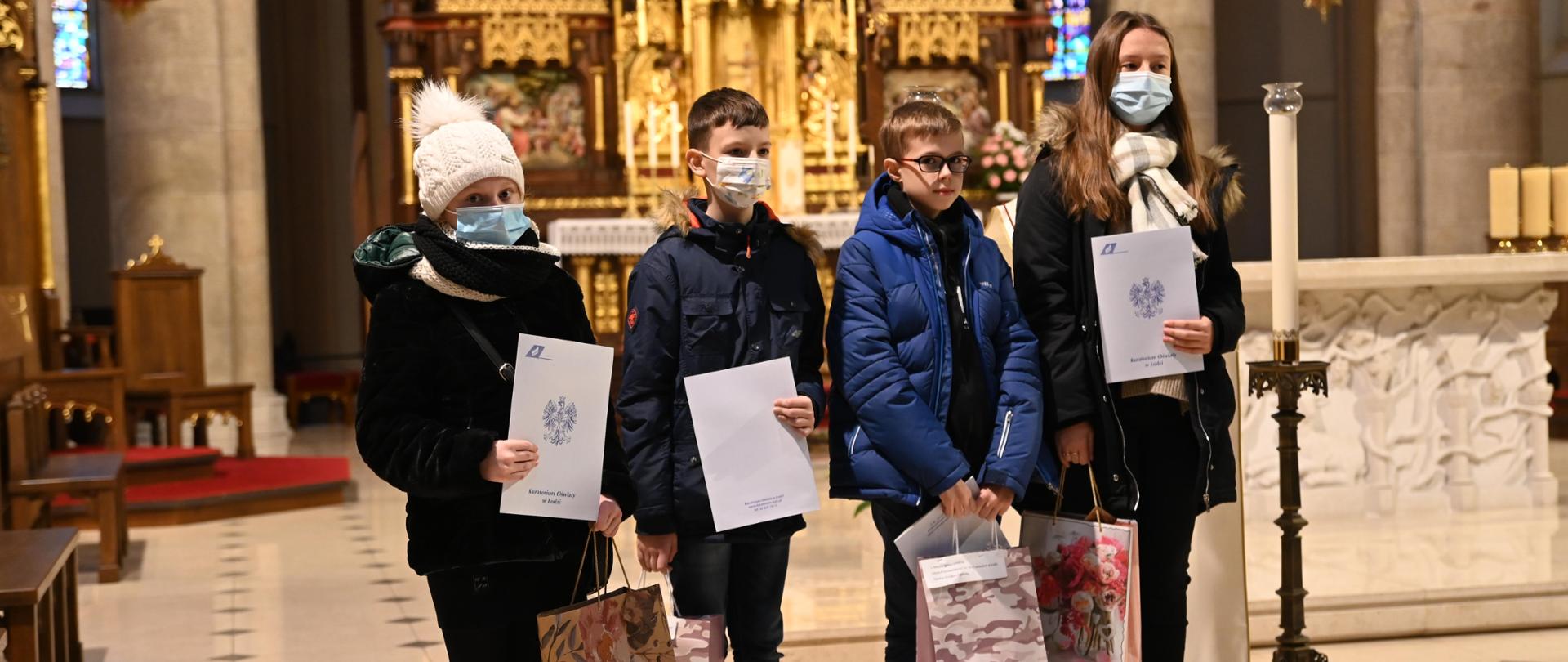 Nagrodzeni uczestnicy konkursu pt. 100-lecie Archidiecezji Łódzkiej