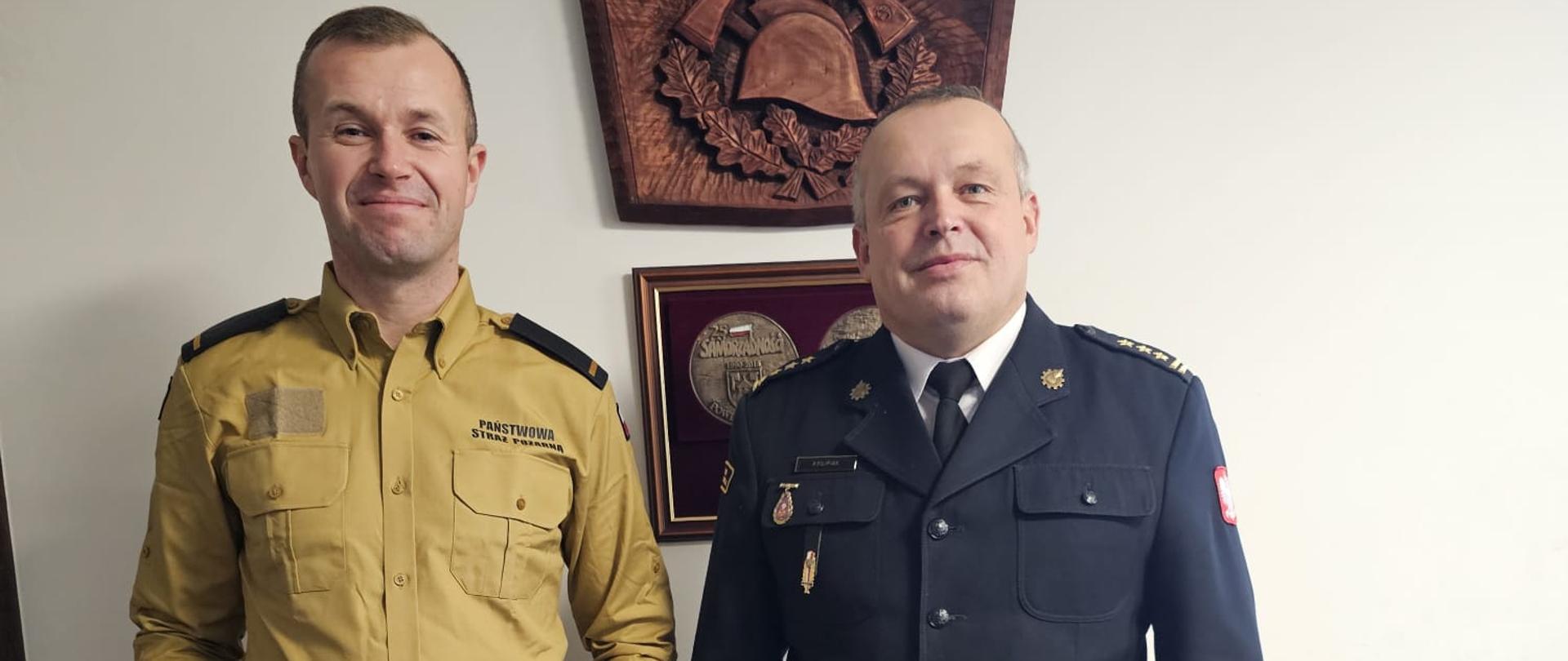 Pamiątkowe zdjęcie po wręczeniu nagrody jubileuszowej.