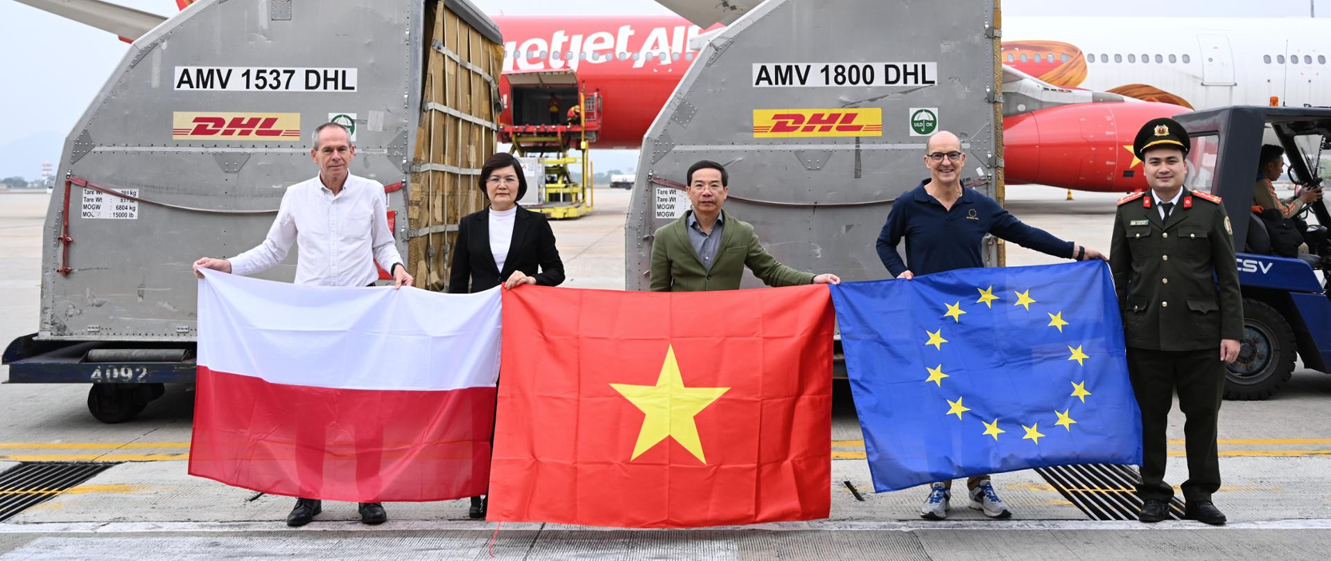 Polska dostarcza pomoc dla poszkodowanych przez powódź w Dak Lak