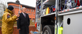 Wizyta Marszałka Województwa Wielkopolskiego i prezentacja nowego samochodu ratowniczo-gaśniczego dla ośrodka szkolenia wielkopolskiej komendy wojewódzkiej PSP
