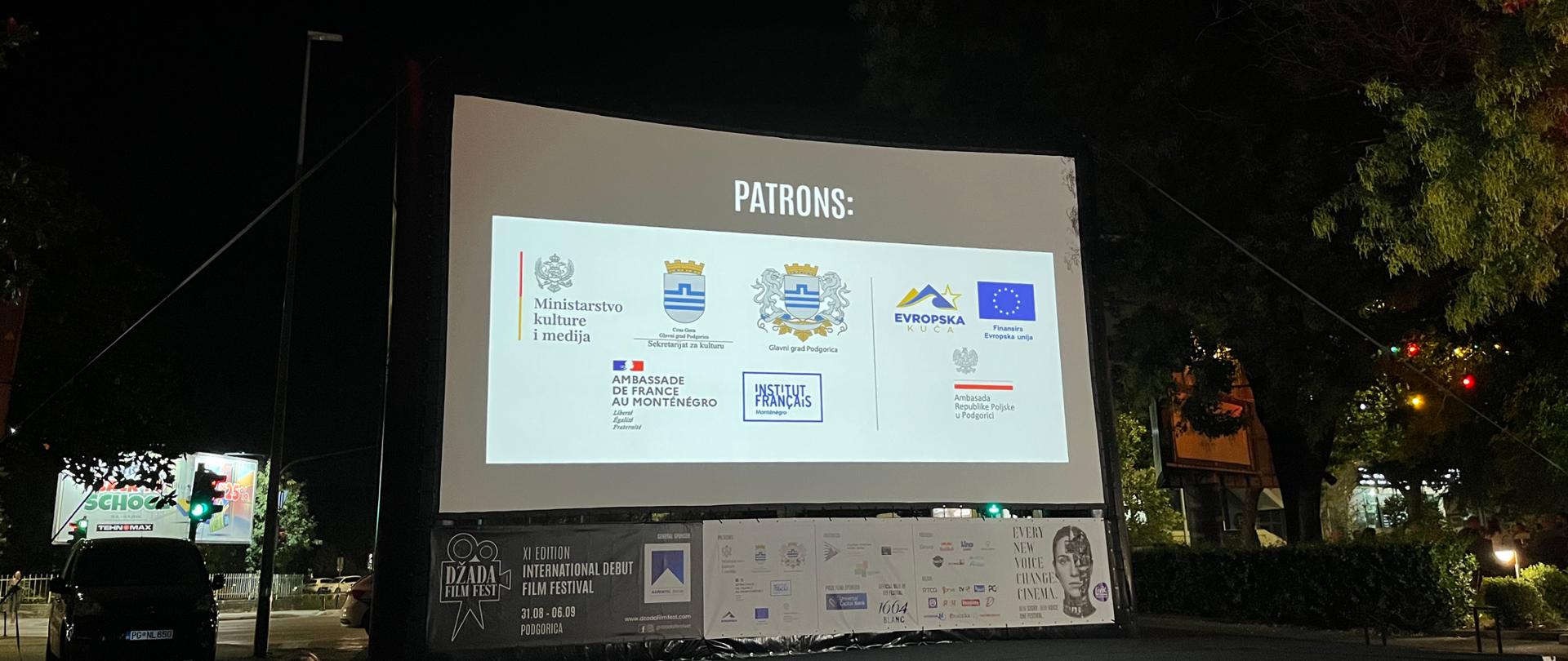 Ekran pokazujący logo patronów Džada Film Fest