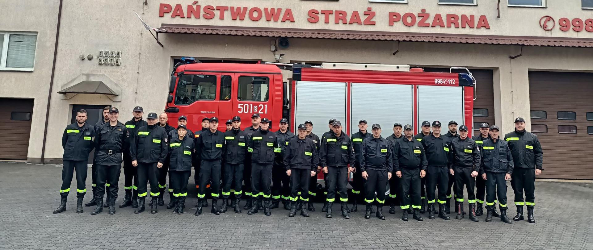 Zakończenie szkolenia dowódców OSP na placu przed JRG