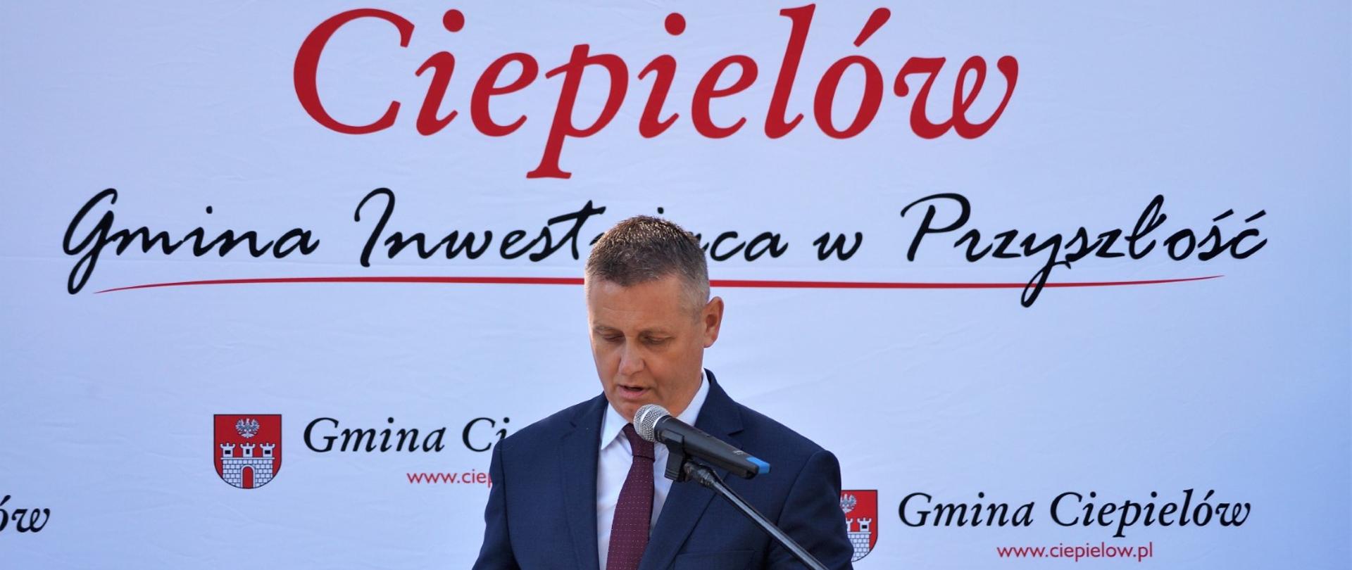 Wicewojewoda Artur Standowicz podczas 82. rocznicy Mordu Jeńców Wojennych Fot. Urząd Gminy w Ciepielowie