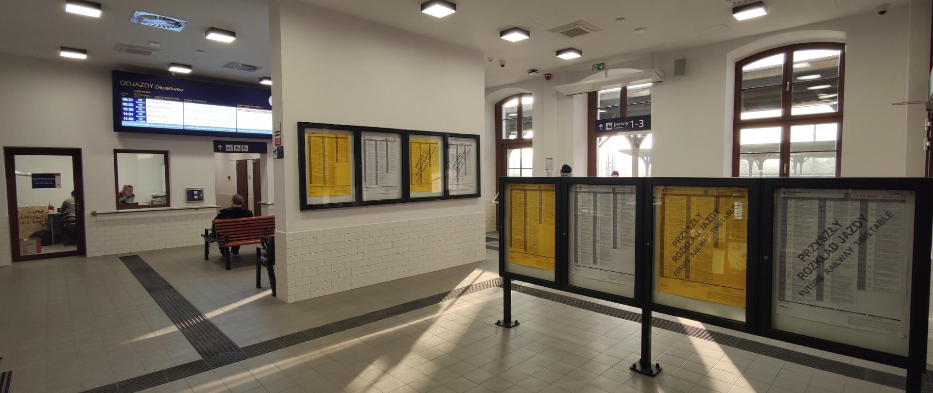 Zmodernizowana poczekalnia dla pasażerów na dworcu kolejowym w Malczycach