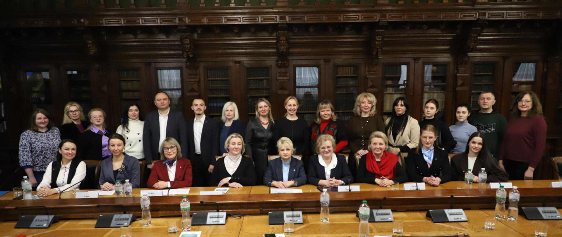 Kobieta w dyplomacji