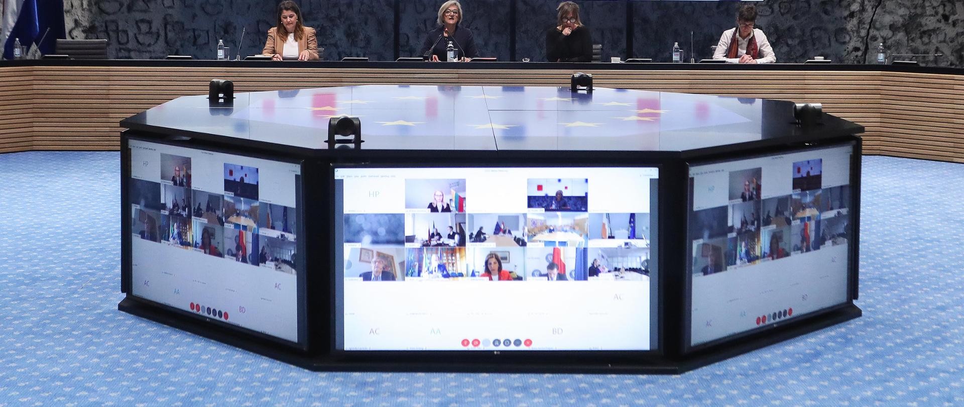 12.05.2020., Zagreb - U Nacionalnoj i sveucilisnoj knjiznici pomocnica ministra zdravstva Vera Katalinic odrzala sastanak putem videokonferencije.
Photo: Luka Stanzl/PIXSELL/EU2020HR