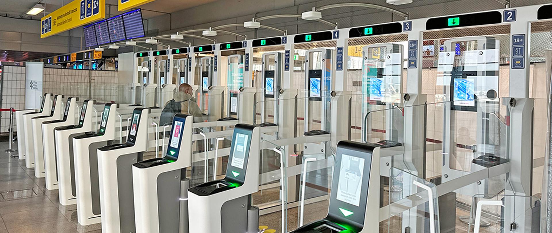 Bramki ABC na Lotnisku Chopina_fot. Nadwiślański Oddział Straży Granicznej