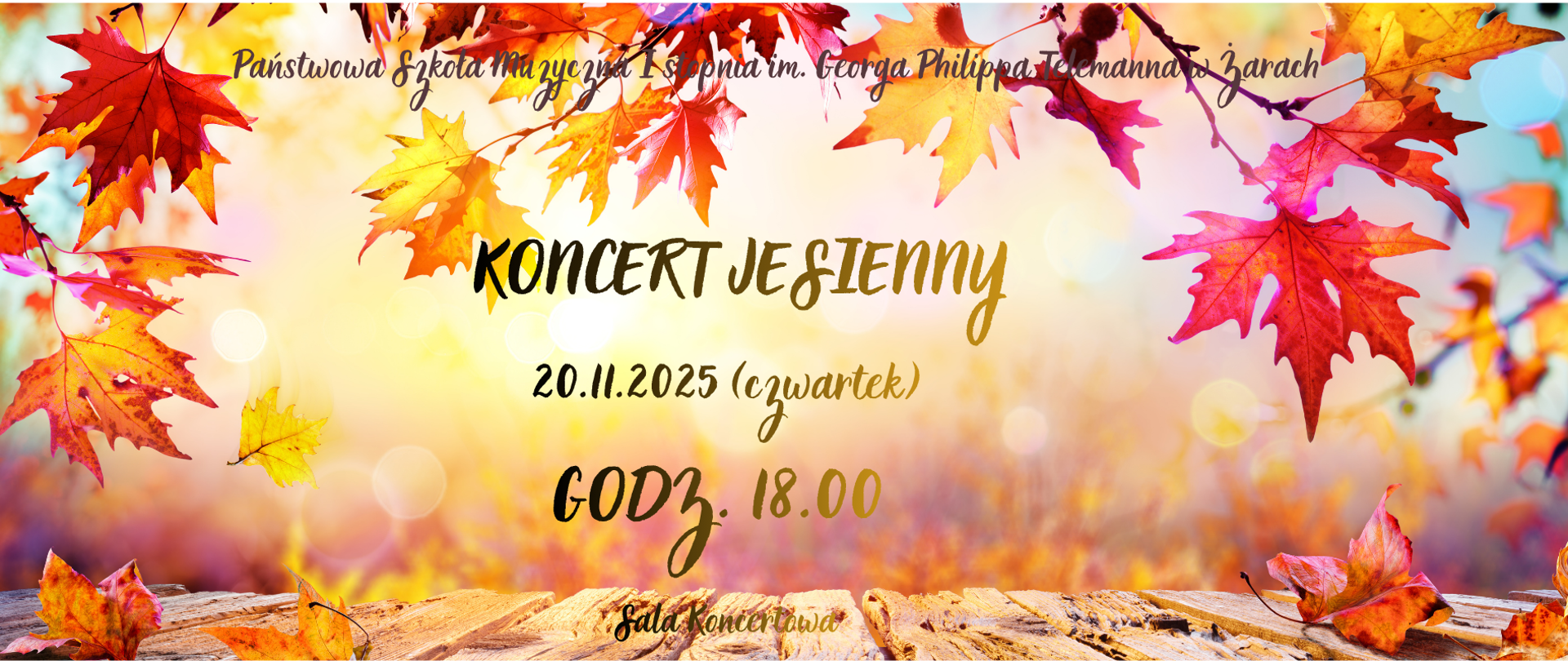 Plakat zaprasza na "Koncert Jesienny", organizowany przez Państwową Szkołę Muzyczną I stopnia im. Georga Philppa Telemanna w Żarach. Wydarzenie odbędzie się 20 listopada 2025 roku (czwartek) o godzinie 18:00 w sali koncertowej szkoły.​
Wygląd plakatu
Plakat utrzymany jest w ciepłej, jesiennej kolorystyce – dominują barwy czerwieni, żółci i pomarańczy. Na pierwszym planie widoczne są wielobarwne liście klonu, które tworzą ramę plakatu, a w tle znajduje się rozświetlone słońcem, rozmyte tło, które podkreśla przytulną atmosferę jesieni. Dolna część grafiki imituje drewnianą powierzchnię, na której również leżą opadłe liście, co dodaje kompozycji naturalności i dynamiki.​
Informacje organizacyjne
Organizator: Państwowa Szkoła Muzyczna I st. im. Georga Philippa Telemanna, Żary​
Nazwa wydarzenia: Koncert Jesienny​
Data: 20.11.2025 (czwartek)​
Godzina: 18:00​
Miejsce: Sala koncertowa szkoły​
Plakat jest przejrzysty i czytelny – wszystkie kluczowe informacje zostały wyróżnione dużą, wyraźną czcionką i są łatwo dostępne wzrokowo. Styl graficzny sprawia, że wydarzenie kojarzy się z uroczystym, klimatycznym koncertem towarzyszącym jesiennej porze roku.