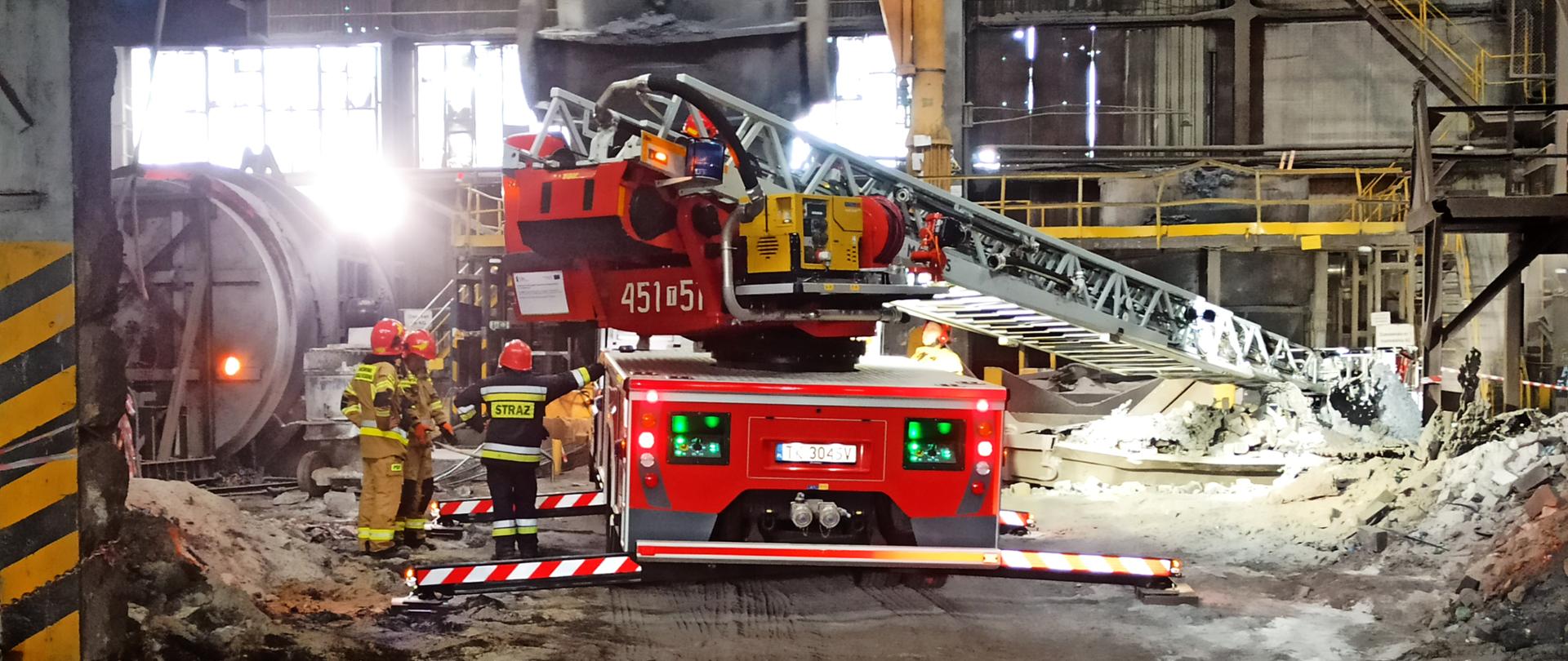 Ćwiczenia w na terenie huty w Ostrowcu Św.