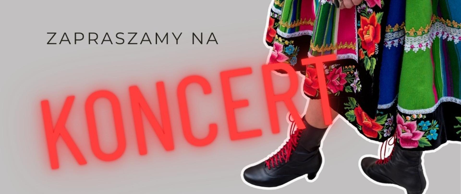 Plakat zaprasza na koncert „Tu wszędzie jest moja ojczyzna” w wykonaniu Zespołu Rodzinnego Echo. Wydarzenie odbędzie się 14 listopada 2025 roku o godzinie 17:00 w sali koncertowej Państwowej Szkoły Muzycznej im. Zygmunta Noskowskiego w Świebodzinie przy ul. Sulechowskiej 15. Wstęp wolny – obowiązują bezpłatne wejściówki dostępne w sekretariacie szkoły. Na plakacie widoczne są duże napisy w kolorach czerwonym i białym na szarym tle, zdjęcie czterech kobiet w tradycyjnych ludowych strojach – czerwonych spódnicach i białych chustach – oraz fragmenty barwnych, haftowanych ubrań ludowych z kwiatowymi wzorami i czarne buty z czerwonymi sznurówkami. Całość utrzymana jest w stylu ludowo-patriotycznym, z wyraźnym kontrastem i czytelną typografią.