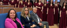 Uczestnicy wydarzenia siedzący na sali wykładowej.