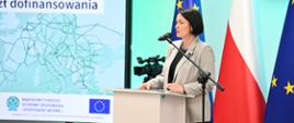 Podpisanie 6 umów dot. budowy i rozbudowy sieci elektroenergetycznych na potrzeby zasilania ogólnodostępnych stacji ładowania dużych mocy w siedzibie NFOŚiGW z przedstawicielami zarządów ENEA Operator, Energa-Operator, PGE Dystrybucja i TAURON Dystrybucja. 