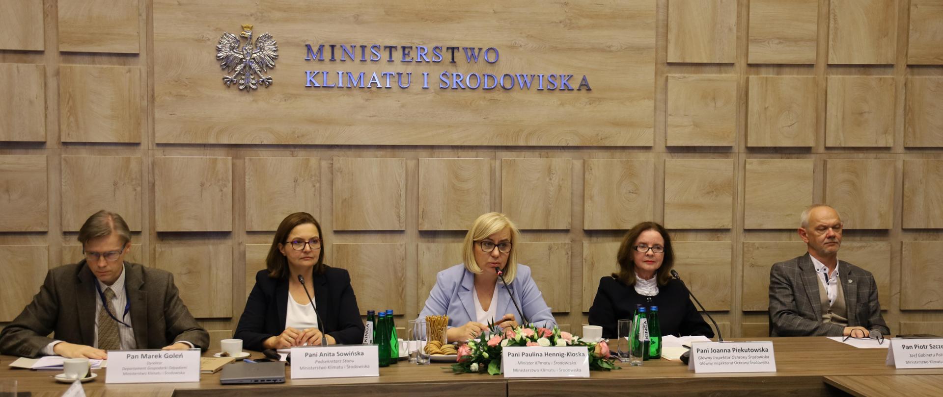 Międzyresortowe spotkanie ws. nielegalnych miejsc nagromadzenia odpadów 