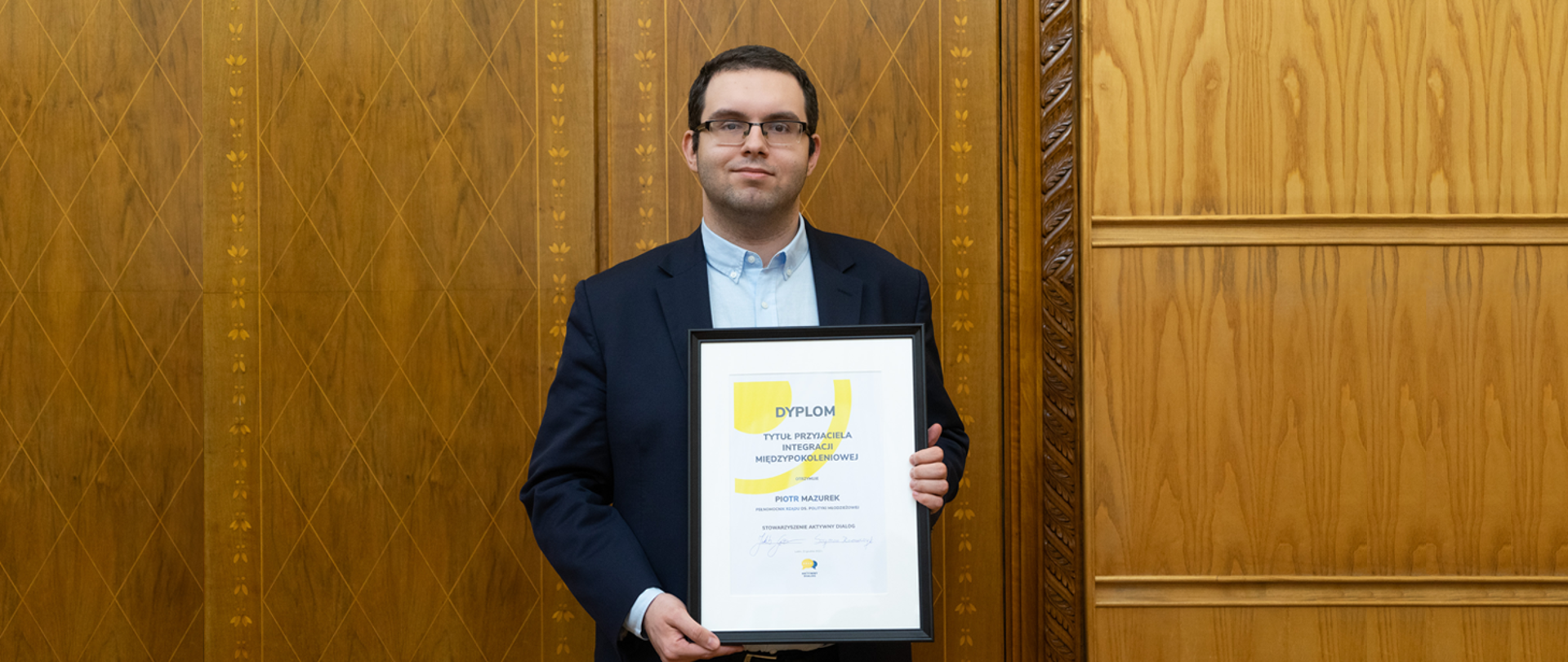 Min. Piotr Mazurek wyróżniony Nagrodą Przyjaciela Integracji Międzypokoleniowej 