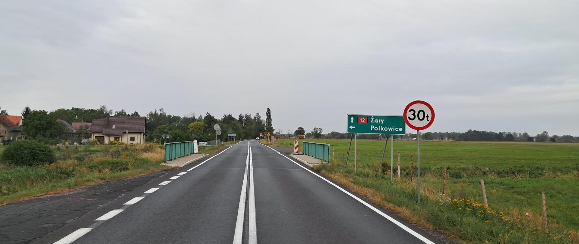 Droga krajowa nr 12 w miejscowości Kłębanowice z widocznym mostem do remontu