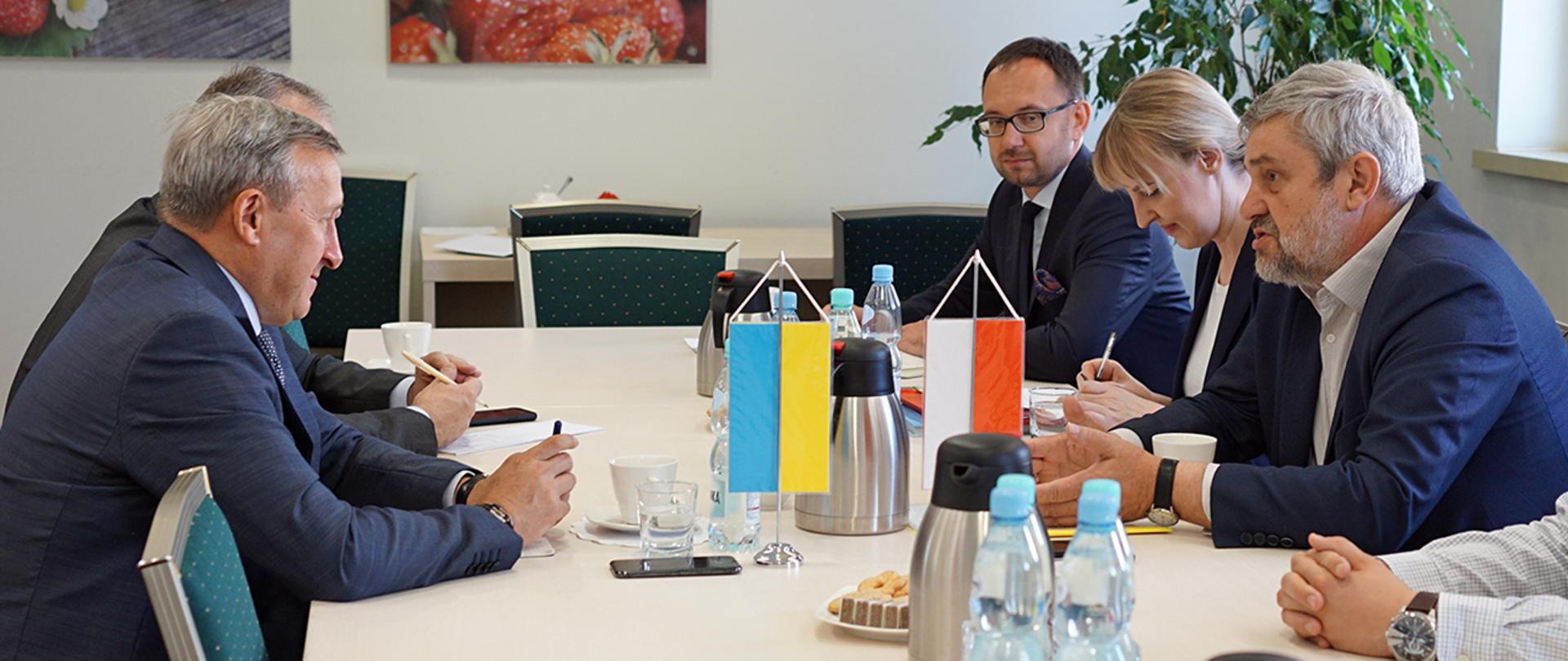 Minister J.K. Ardanowski and Ambassador Andrii Deshchytsia