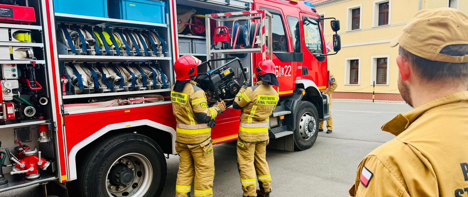 Coroczne sprawdzenie sprzętu w Komendzie Powiatowej PSP w Świdnicy