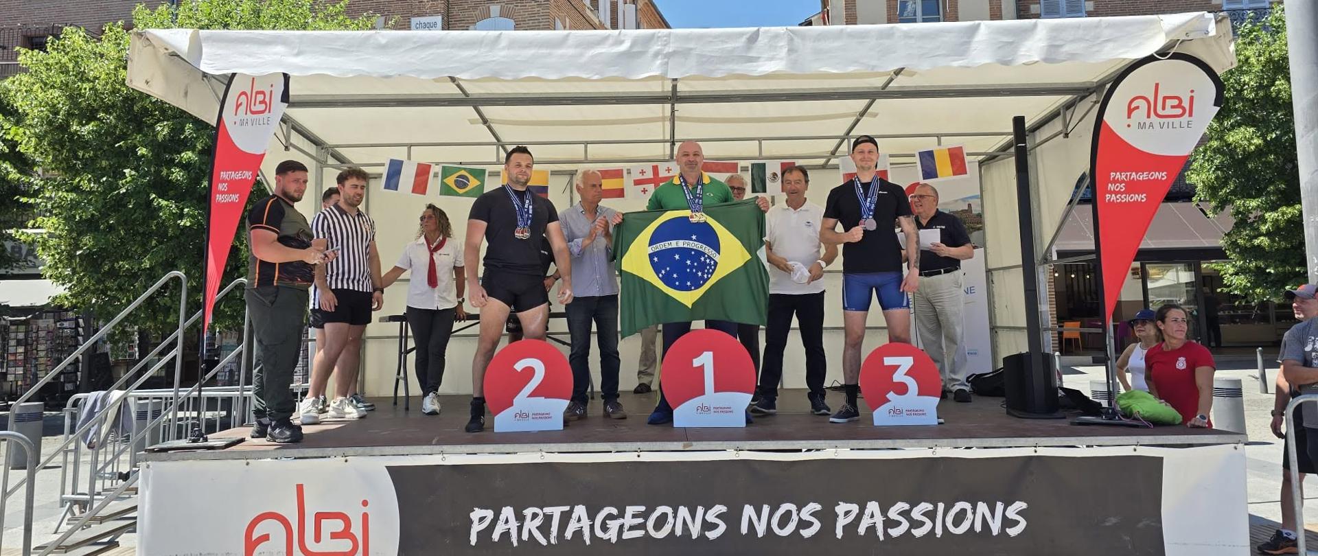 Na zdjęciu przedstawiono strażaków którzy zajęli miejsca na podium, w tym strażaków KM PSP w Gliwicach