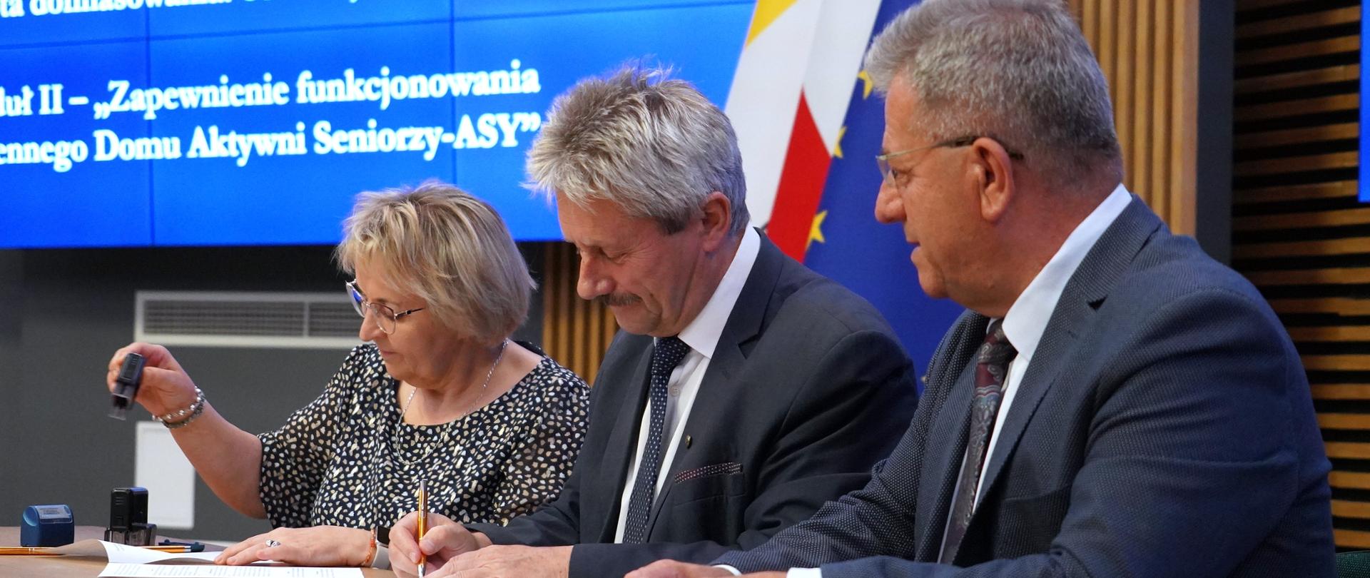 Program "Aktywni Seniorzy - ASY" - podpisanie umów