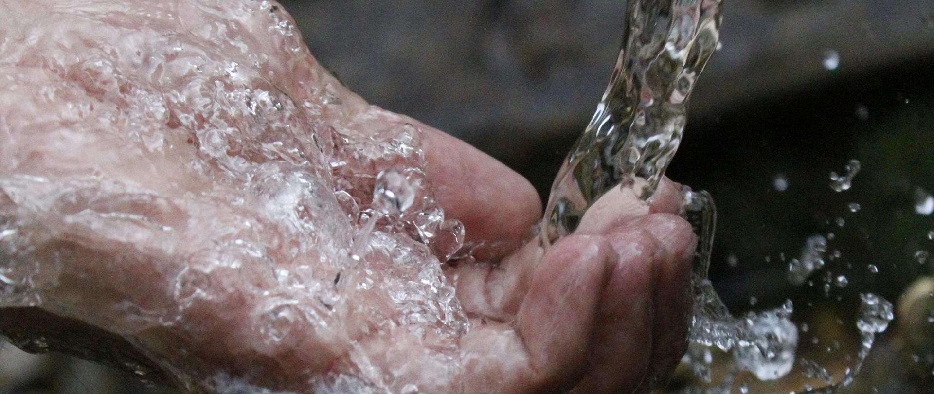 Dłoń i woda