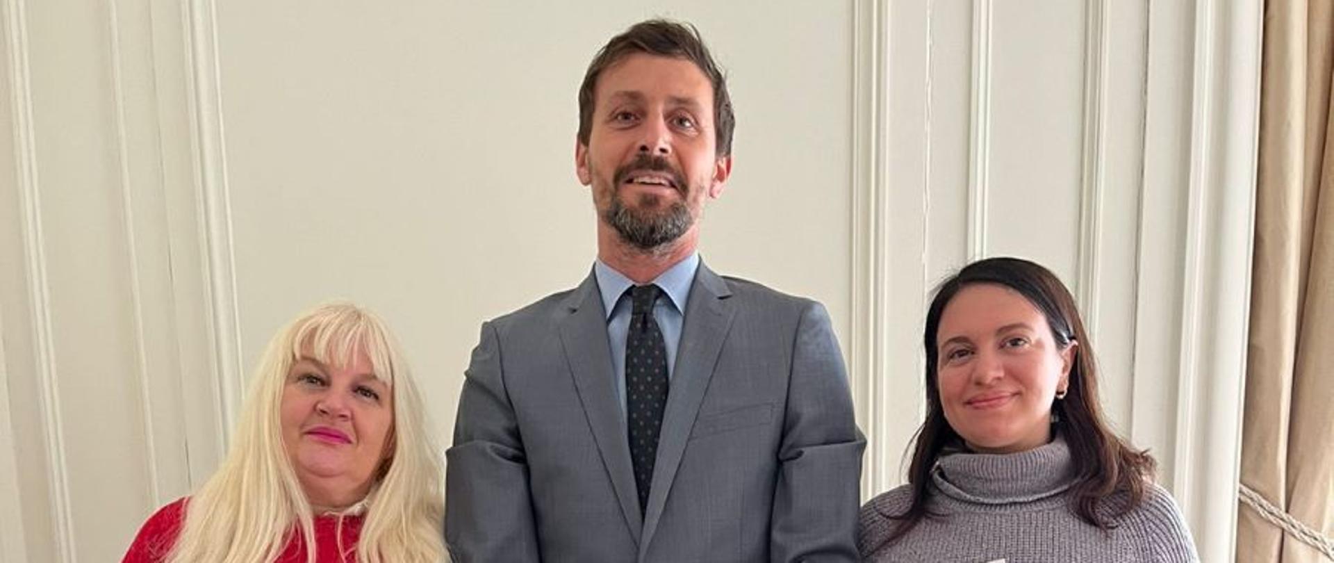 Dziś mieliśmy przyjemność wręczyć Kartę Polaka Mónice Sanetrze i Sabrinie Torres Sanetrze, członkiniom Stowarzyszenia Polskiego Dock Sud.