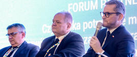 Minister Grzegorz Witkowski podczas panelu dyskusyjnego dot. żeglugi.