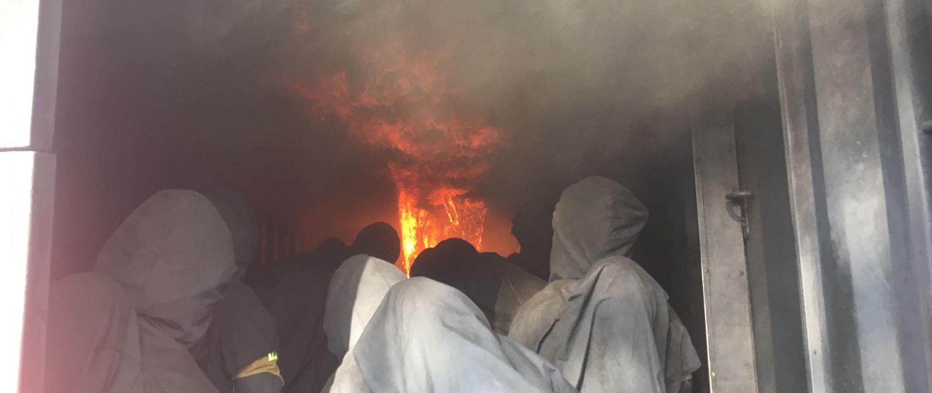 Ćwiczenie praktyczne - obserwacja rozwoju pożaru w komorze rozgorzeniowej