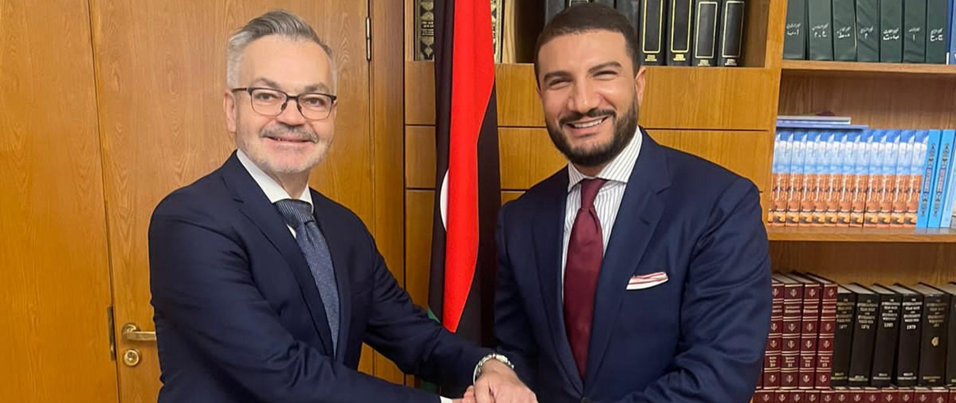 d6f915b4-084c-4851-8bb1-211d33ed0210