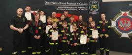 Uczestnicy Powiatowych eliminacji Ogólnopolskiego Turnieju Wiedzy Pożarniczej „Młodzież Zapobiega Pożarom” wraz z organizatorami.