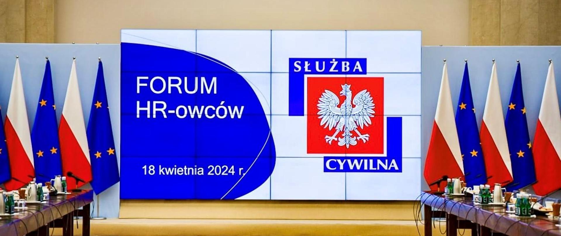 Prezentacja z tytułem "Forum HR-owców", po dwóch stronach flagi Polski i Unii Europejskiej