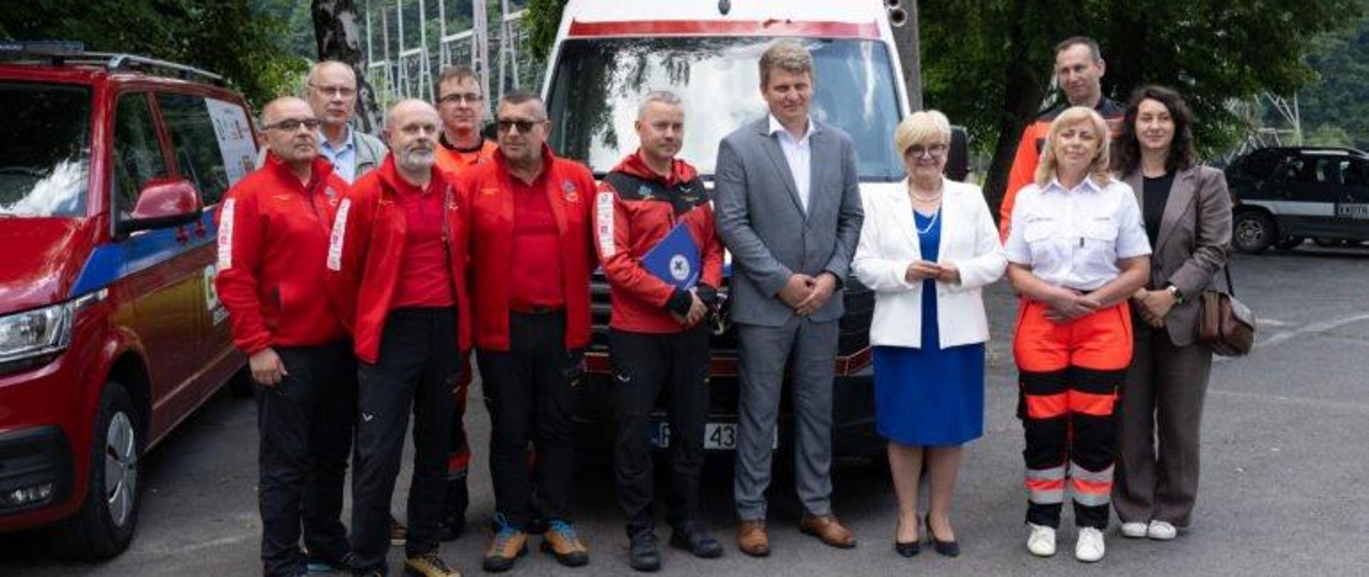 Wojewoda podkarpacki Teresa Kubas-Hul i przedstawiciele służb odpowiedzialnych za bezpieczeństwo 