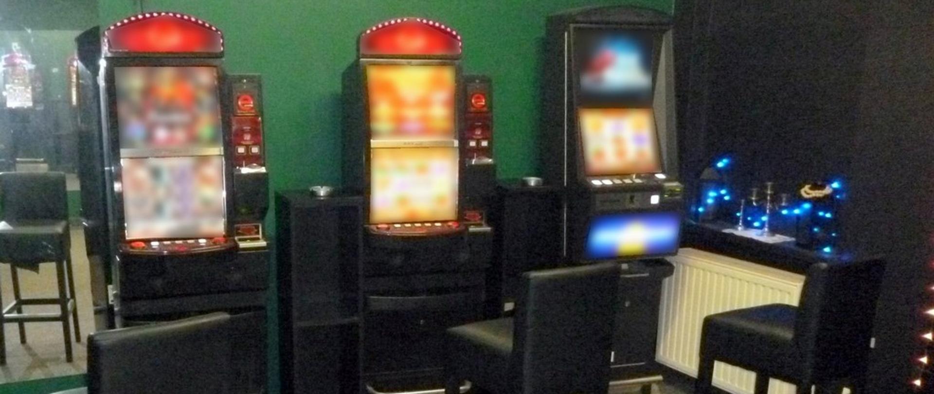 Wnętrze nielegalnego salonu gier